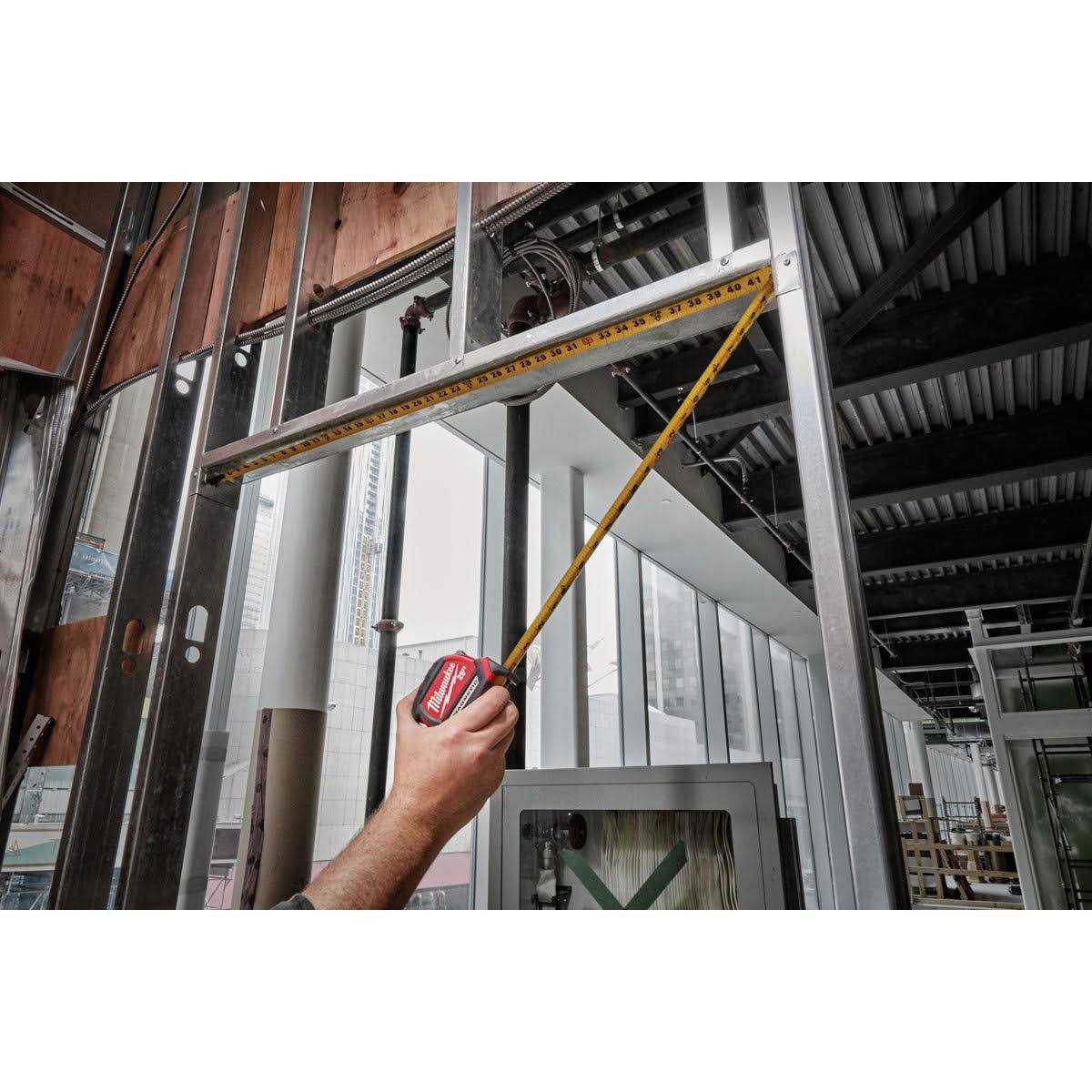 Milwaukee 25' Compact Wide Blade Magnetic Tape Measure 48-22-0325G - Image 5