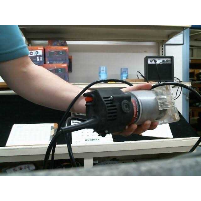 Drill Master 1/4 in. 2.4 Amp Trim Router 62659 - Image 4