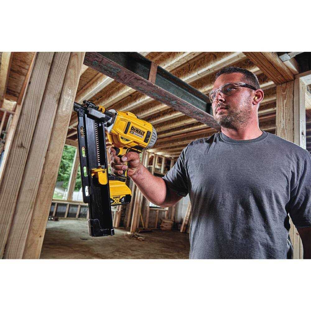 DeWalt 20V MAX 21 Cordless Framing Nailer DCN21PLB - Image 3