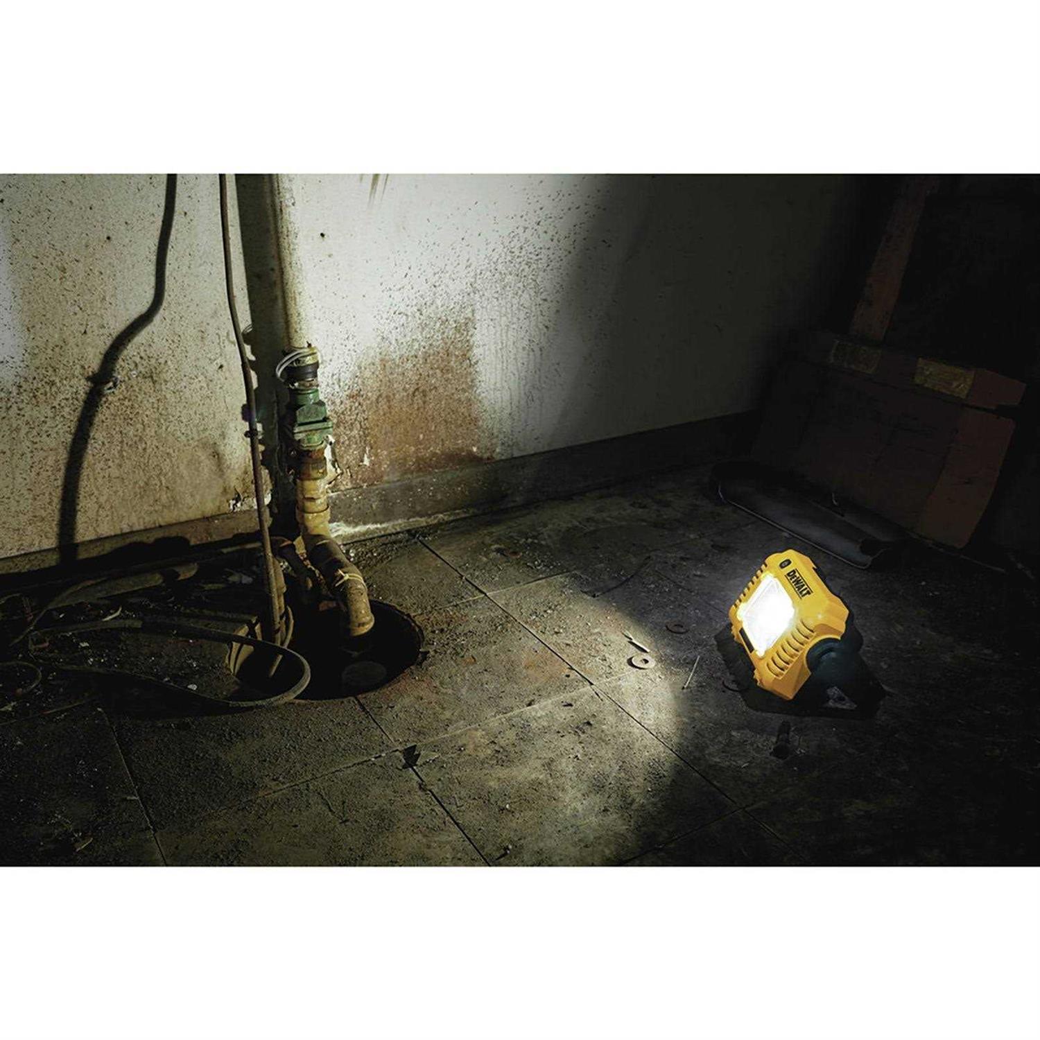 DeWalt 12V/20V MAX Compact Task Light DCL077B - Image 4