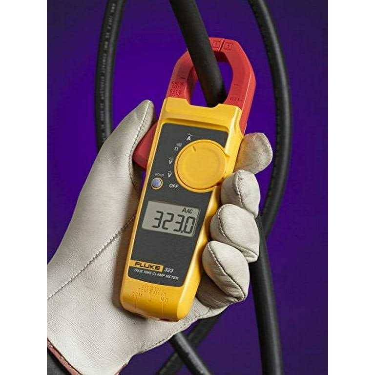 Fluke 323 Clamp Meter - Image 5