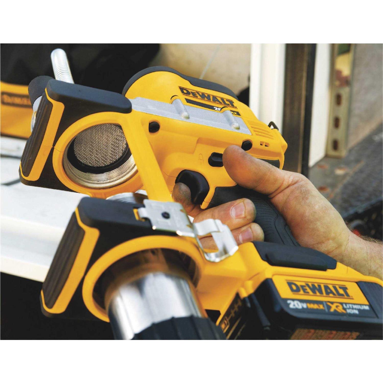 Dewalt 20V MAX Lithium Ion Grease Gun DCGG571M1 - Image 4