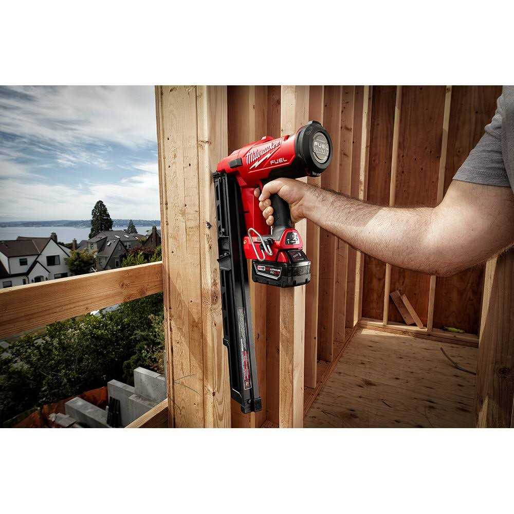 Milwaukee 48-08-2744 M18 FUEL 21 Degree Framing Nailer Extended Capacity Magazine - Image 4