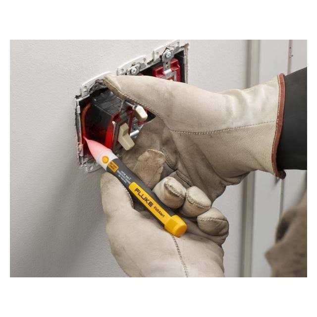 FLK2AC/90-1000V Fluke Voltage Detector - Image 3