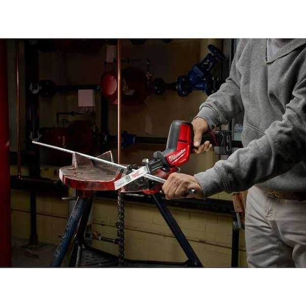 Milwaukee M12 FUEL 12V Lithium-Ion Brushless Cordless HACKZALL Reciprocating Saw w/CP High Output 2.5 Ah Battery Pack - Image 4