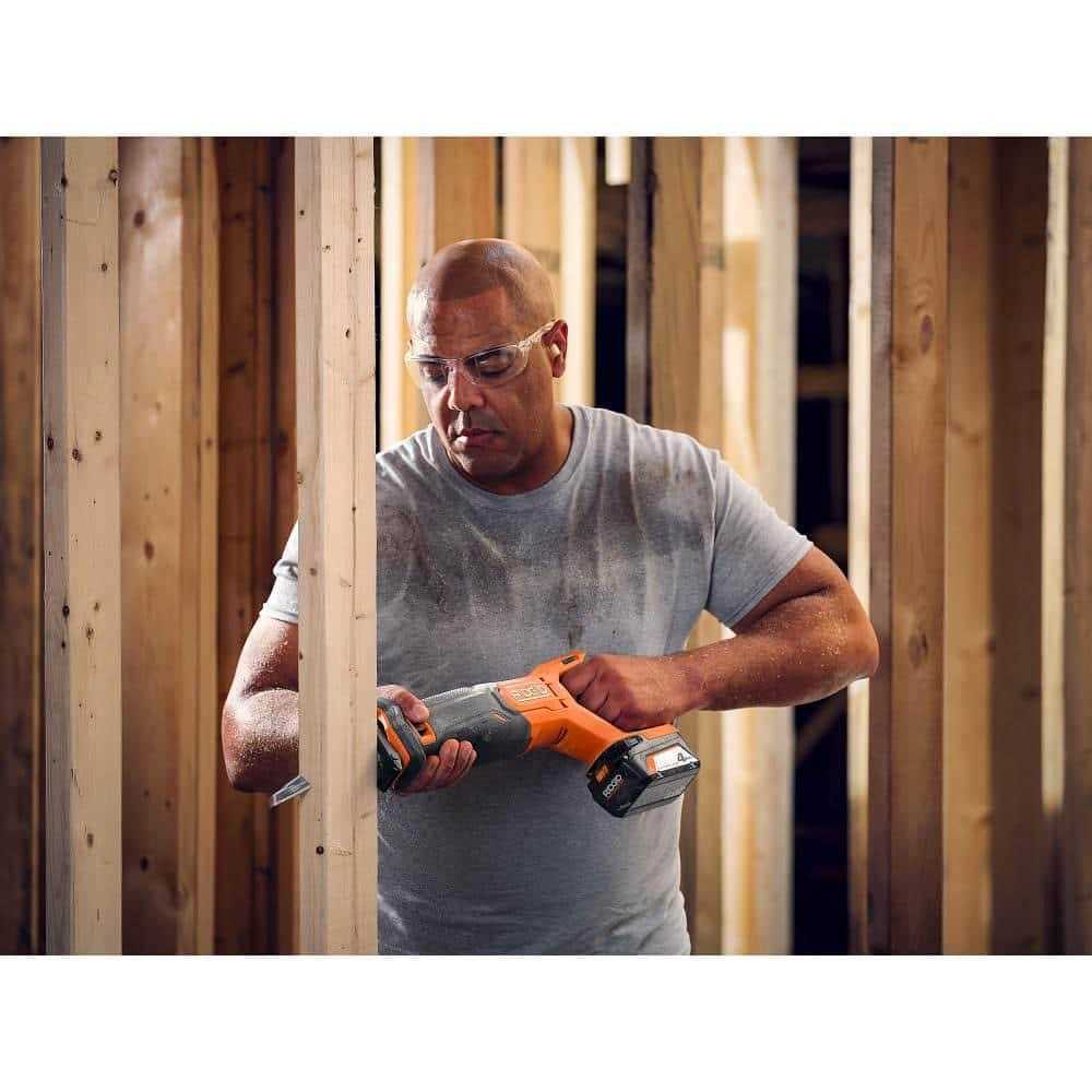 RIDGID 18V Cordless Reciprocating Saw with 4.0 Ah Batteries, 18V Charger, and Bag R8646B-AC93044SBN - Image 4