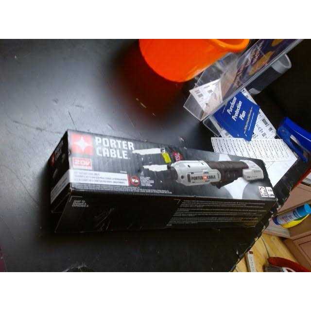 Porter-cable PCCF930B 3/8 in. Drive 20V Cordless Ratchet - Image 2