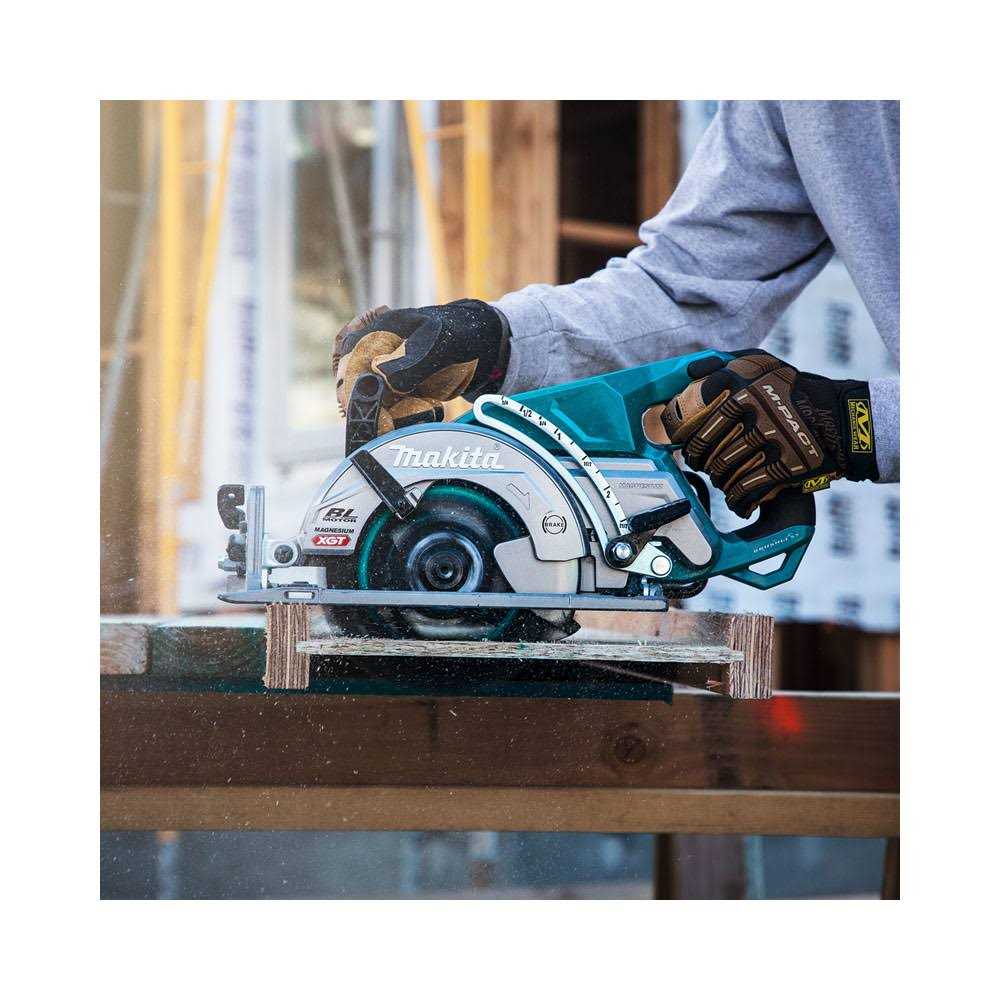 Makita GSR01M1 40V Max XGT Brushless Cordless Rear Handle 7-1/4 Circular Saw Kit - Image 3