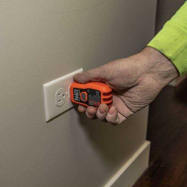 Klein Tools M2o41637kit Digital Circuit Breaker Finder & Voltage Tester Tool Set - Image 2