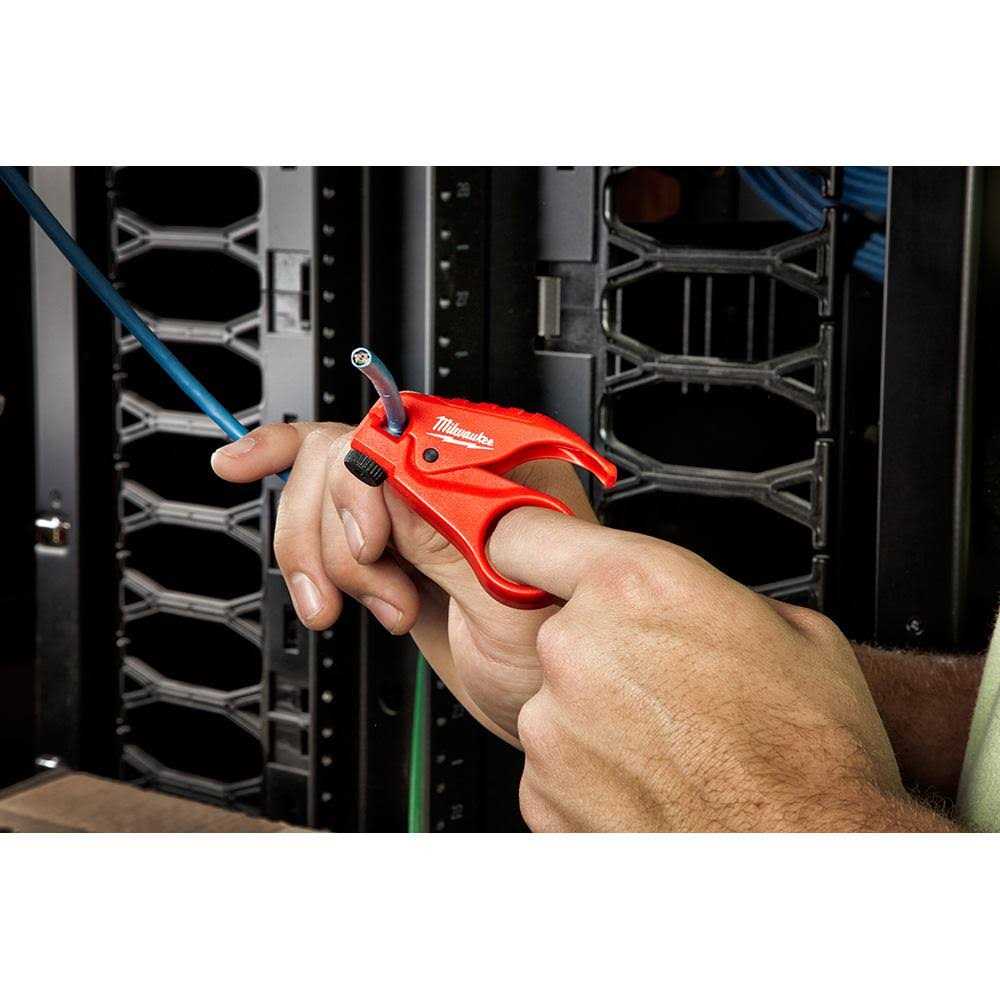 Milwaukee Universal Twisted Pair Stripper 48-22-3065 - Image 5
