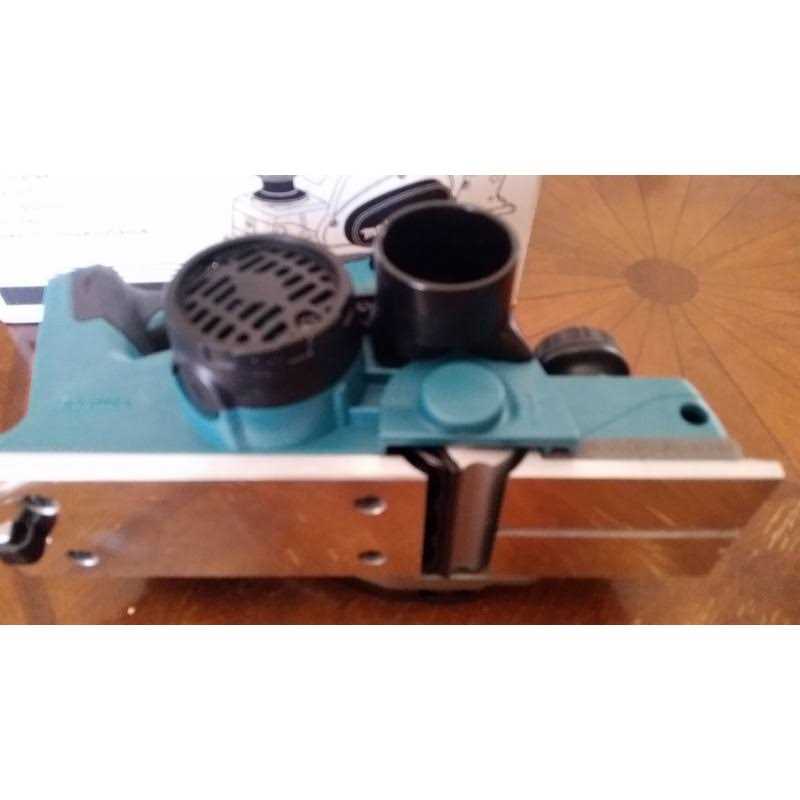 Makita XPK01Z 18V LXT Cordless Lithium-Ion 3-1/4 Planer - Image 4