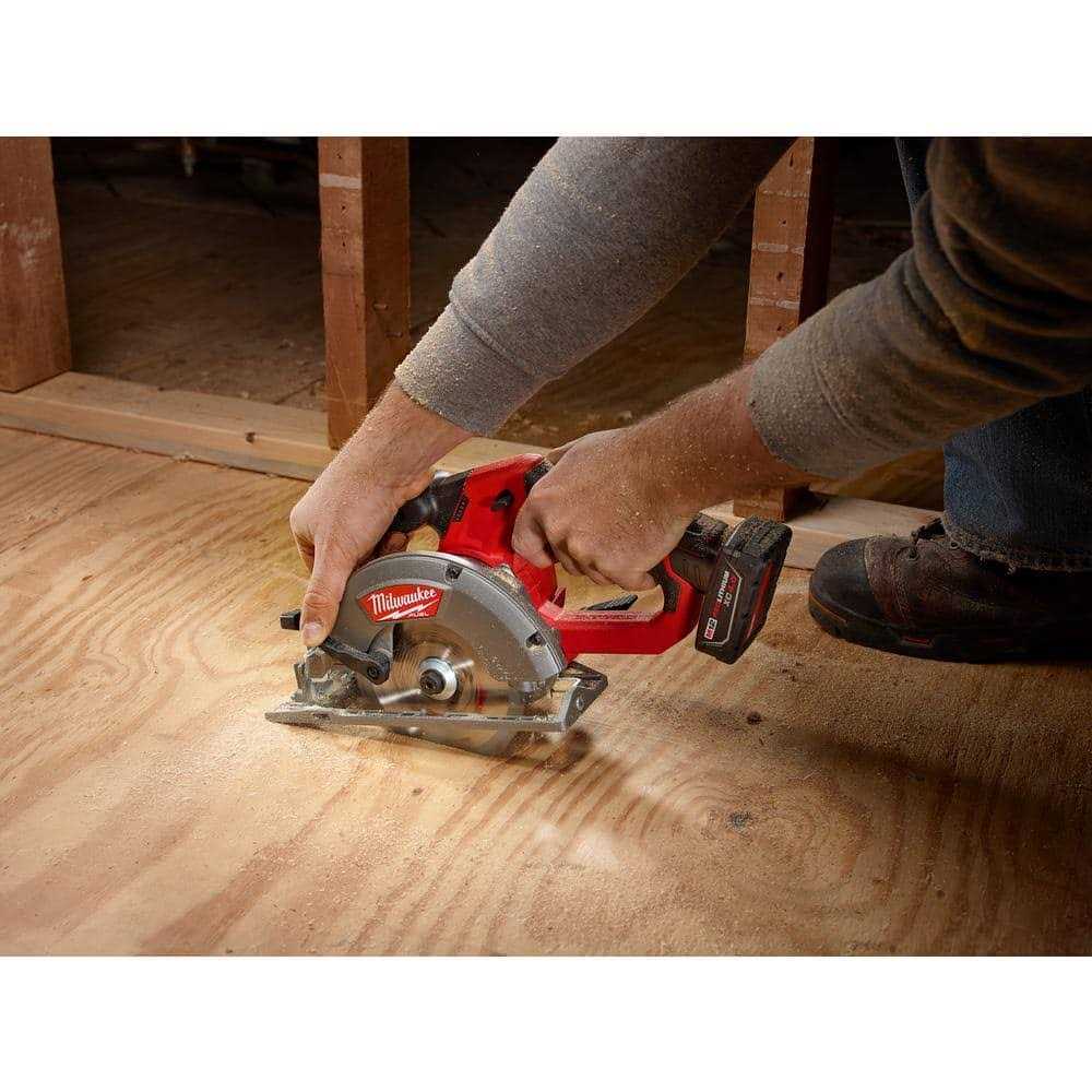 Milwaukee M12 FUEL 12V Lithium-Ion Brushless 5-3/8 in. Cordless Circular Saw with 4.0 Ah M12 Battery - Image 5
