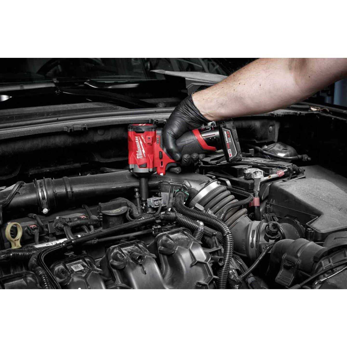 Milwaukee 2554-22 M12 FUEL Stubby Impact Wrench Kit - Image 3