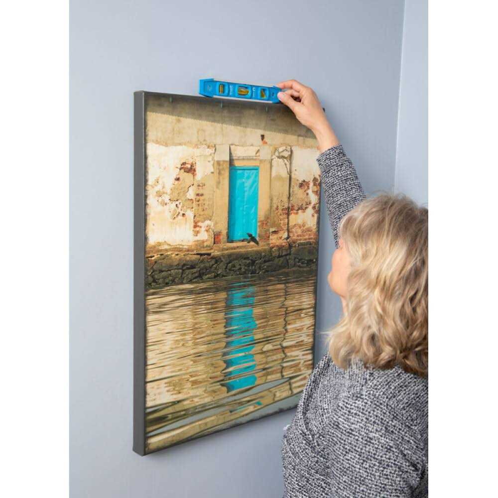 Milwaukee 9 in. Torpedo Level 587-24 - Image 4