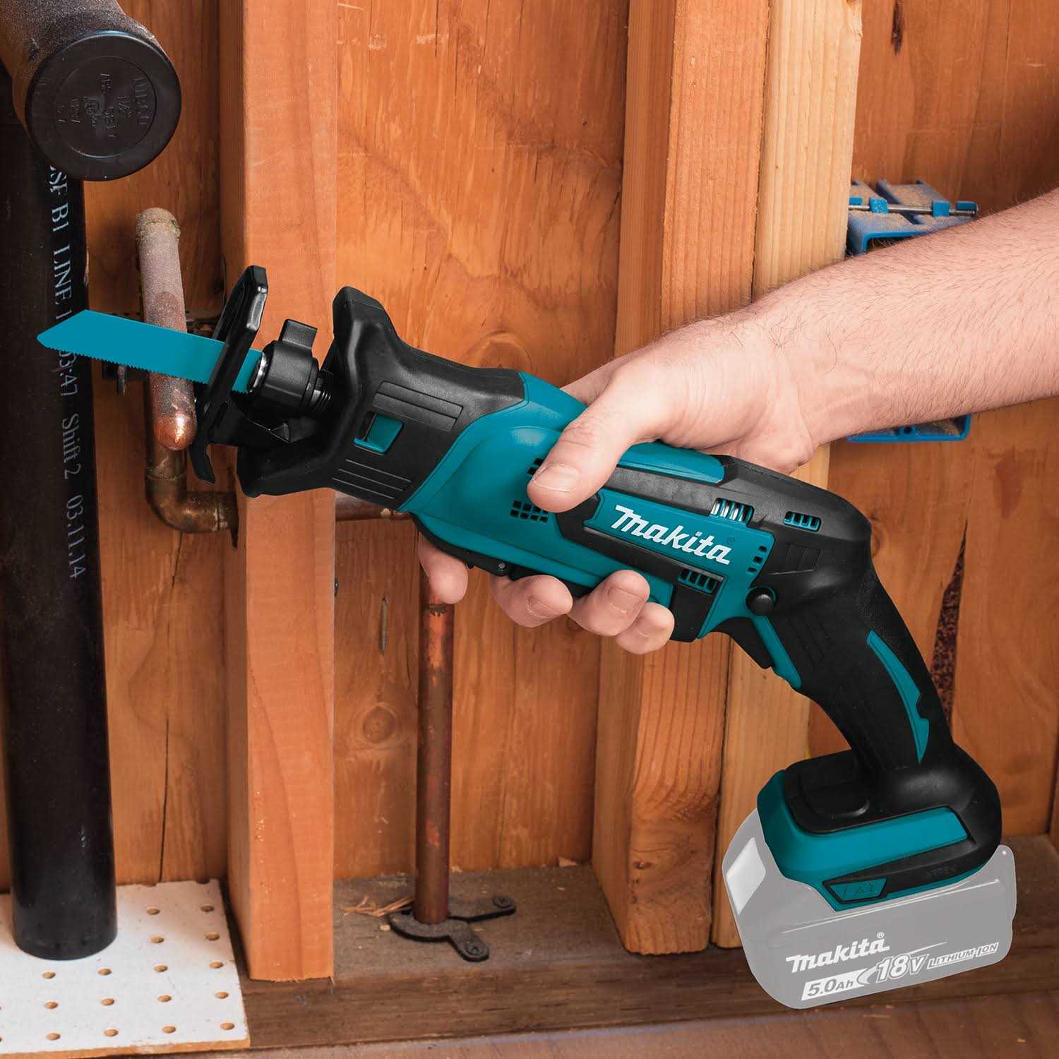 Makita XRJ01Z 18V LXT Lithium-Ion Cordless Compact Reciprocating Saw - Image 3