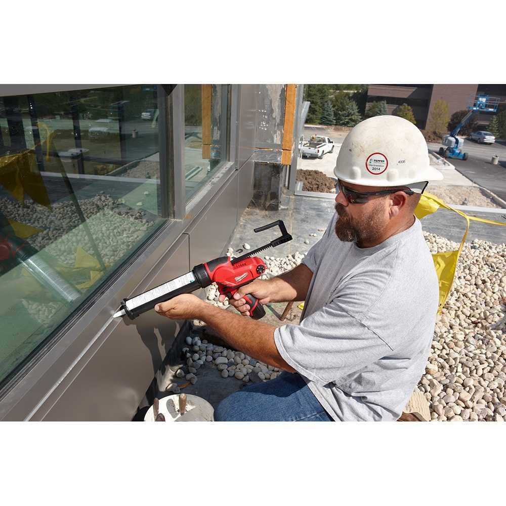 Milwaukee 2441-20 M12 10oz. Caulk Adhesive Gun - Image 4