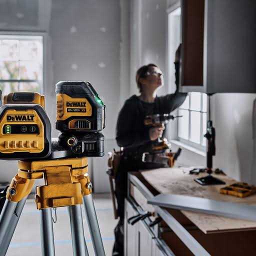 DEWALT DCLE34020GB 20V MAX Cordless Cross Line Green Laser - Image 5