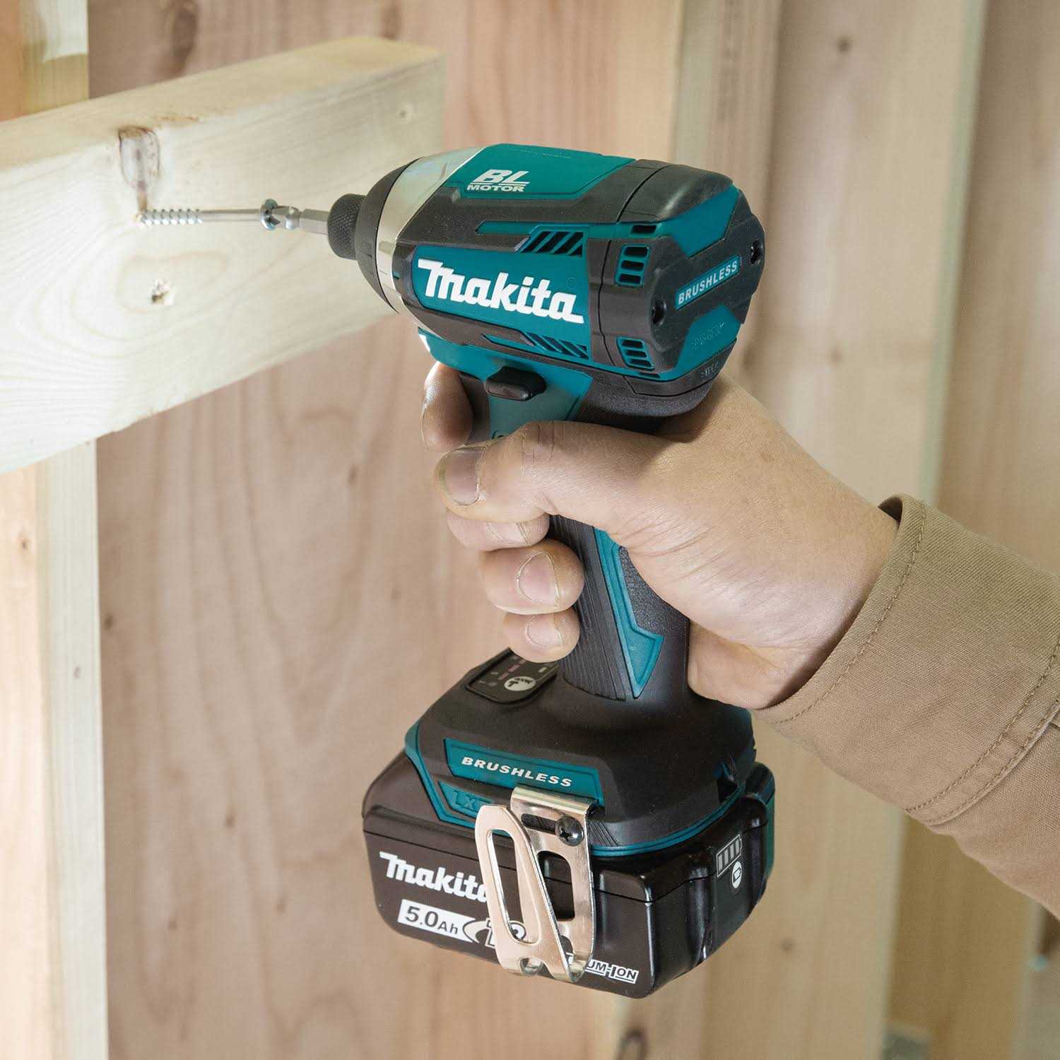 Makita XDT14T 18V LXT Lithium-Ion Brushless Cordless Quick-Shift Mode 3-Speed Impact Driver Kit - Image 3