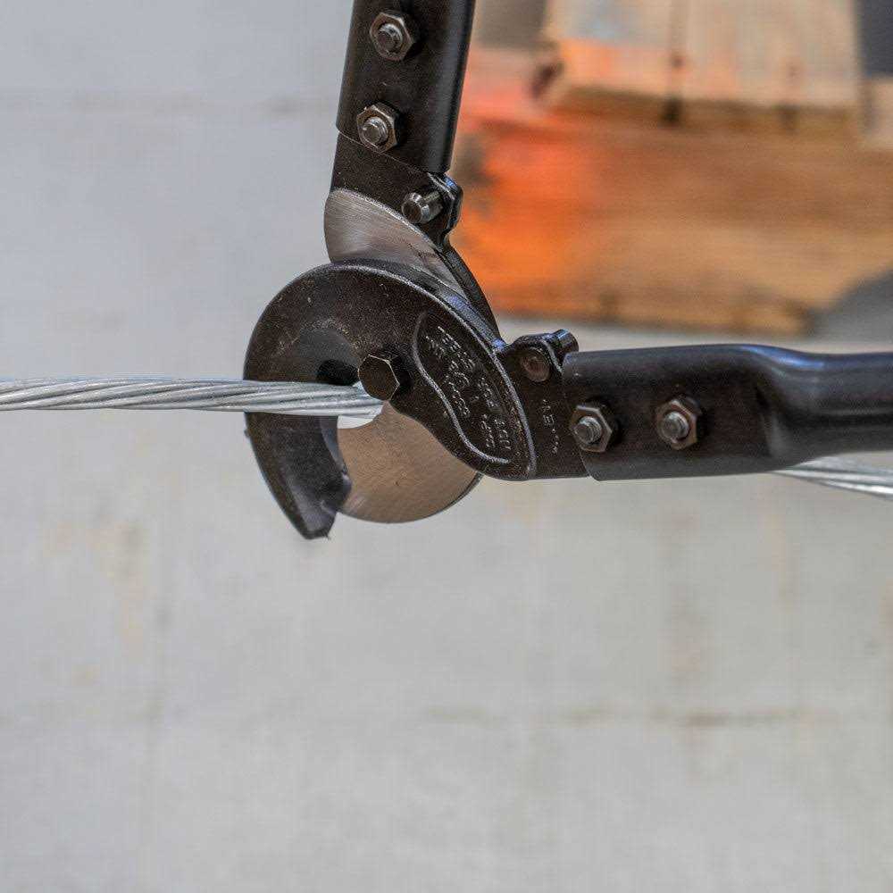 Klein Tools 63041 Standard Cable Cutter - Image 4