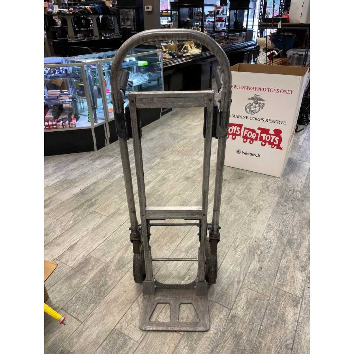 Magliner GMK81UA4 500 lbs Pneumatic Wheels Gemini Senior Convertible Hand Truck - Image 3