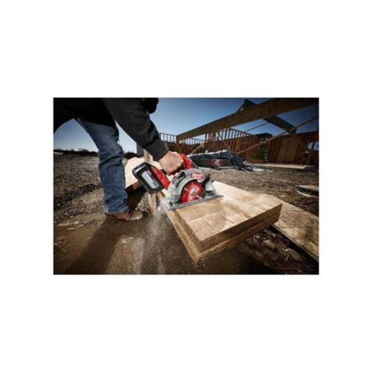 Milwaukee M18 FUEL Circular Saw Kit 2732-21HD - Image 3