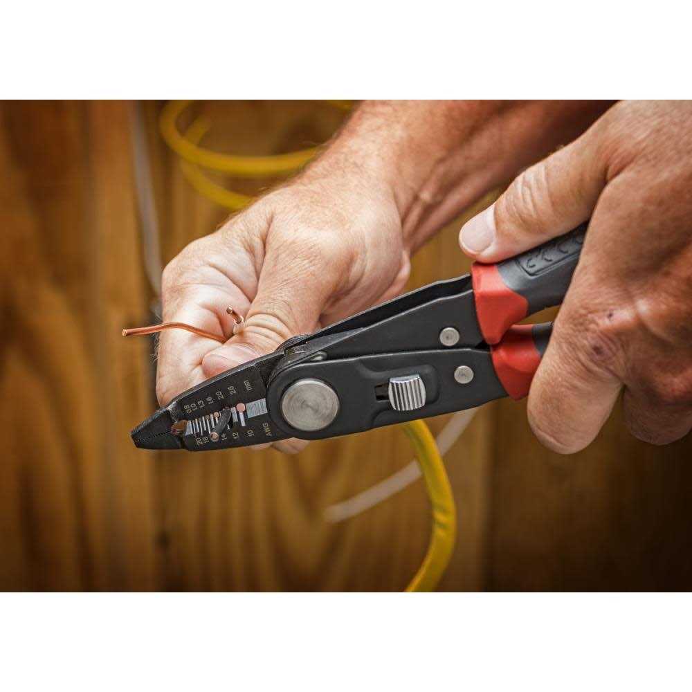 Crescent 2 in 1 Combo Dual Material Linesman's Pliers & Wire Stripper - Image 5