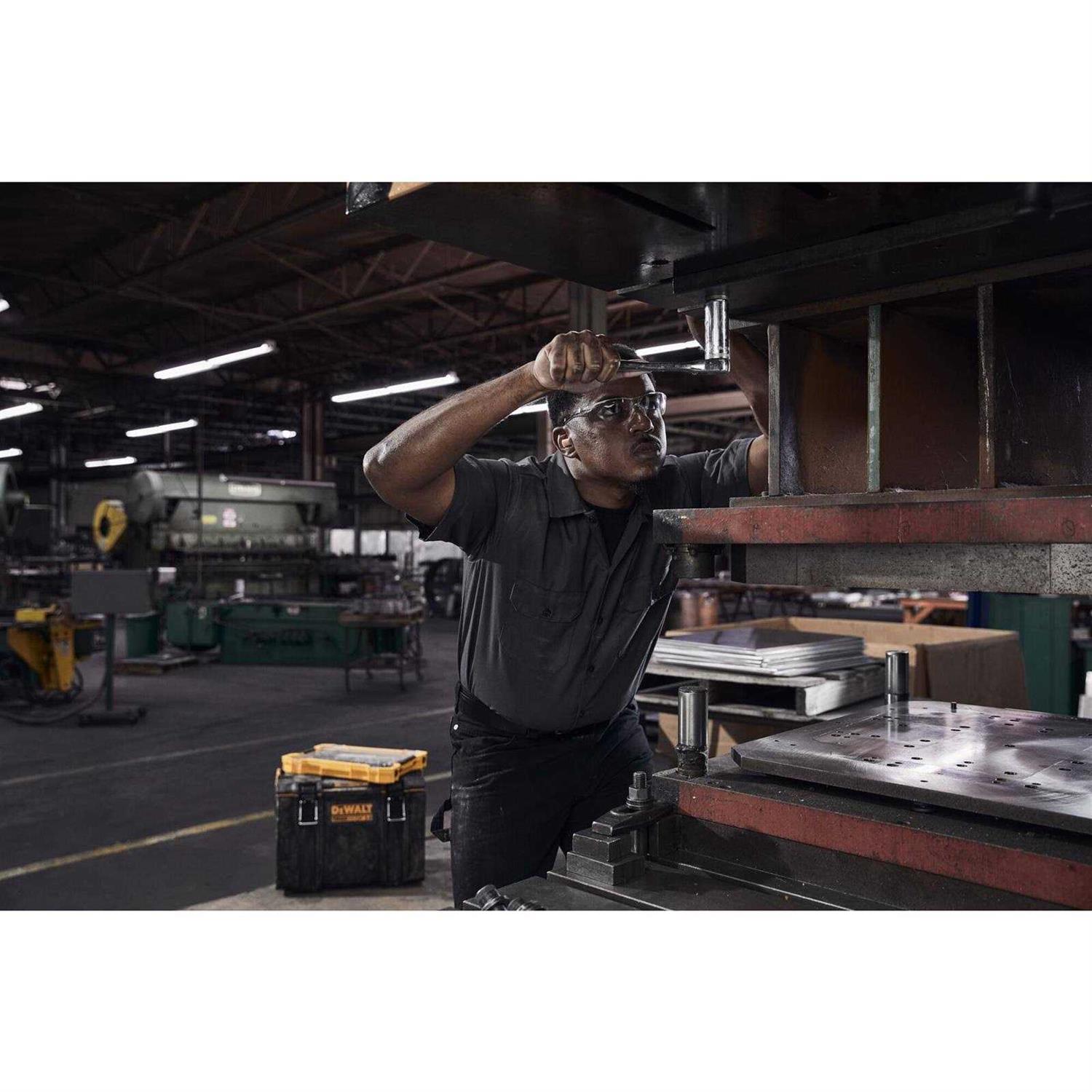 DeWalt DWMT45403 Mechanic Tool Set - Image 4