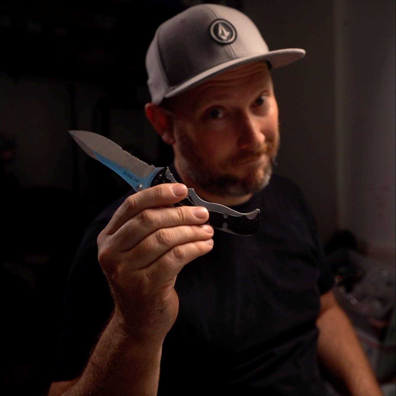 COWVIE Foldable Car Door Step Stand Pedal Access to Vehicle's Top Roof Both Feet Stand Pedal Ladder for Most SUV Truck - Image 4