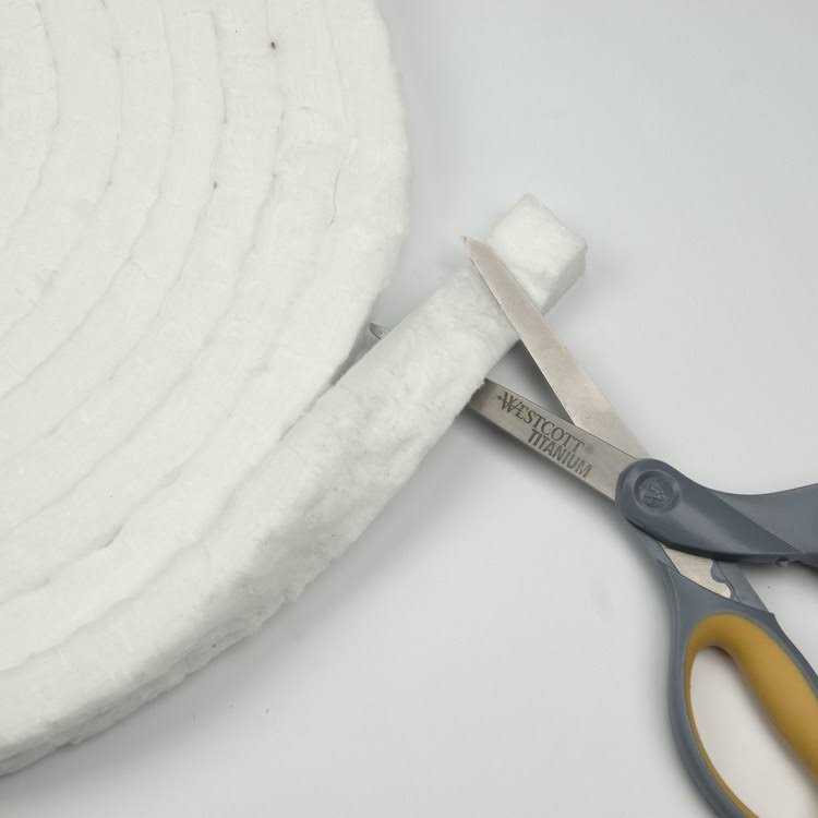 Lynn Manufacturing 2200F Strip Superwool Blanket - Image 3