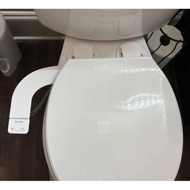 Brondell Rinslet Single Nozzle Ambient Temperature Bidet Attachment - Image 3