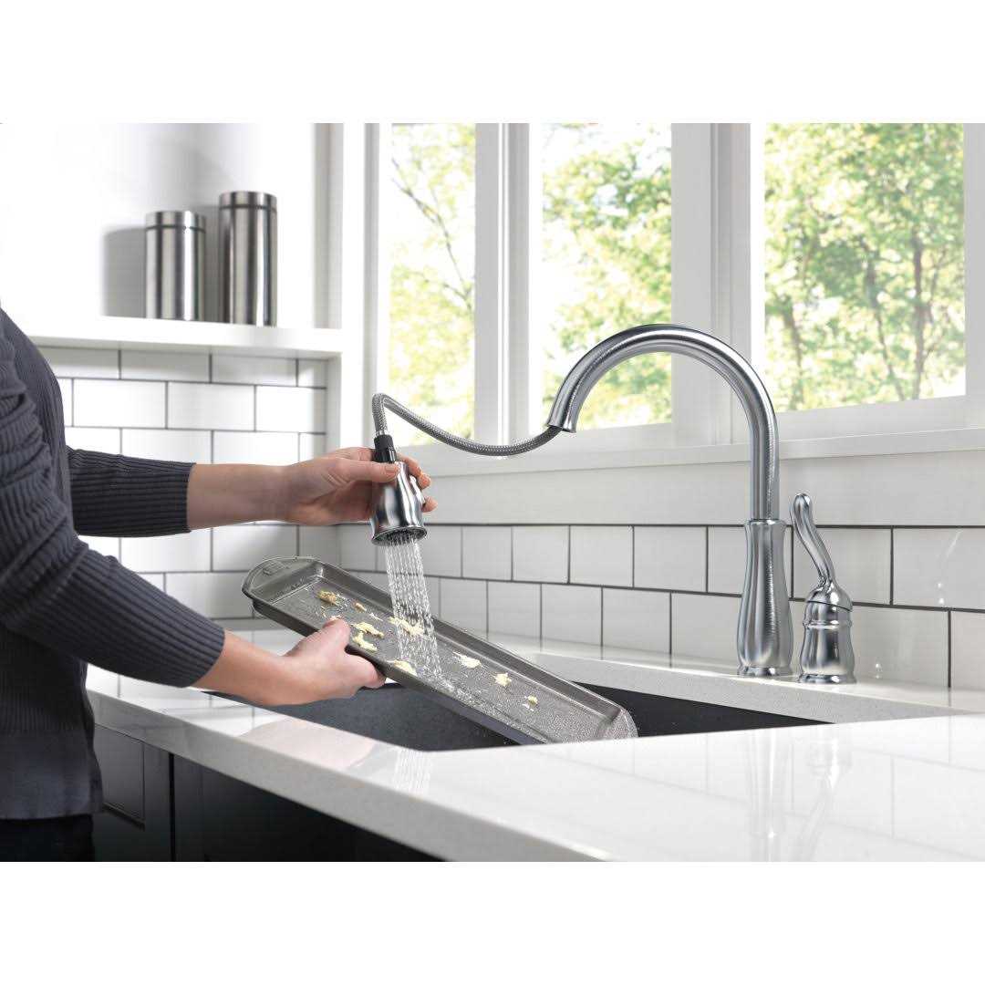Delta Leland Single Handle Pull Down Kitchen Faucet - Image 4