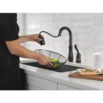 Delta Leland Single Handle Pull Down Kitchen Faucet - Image 5