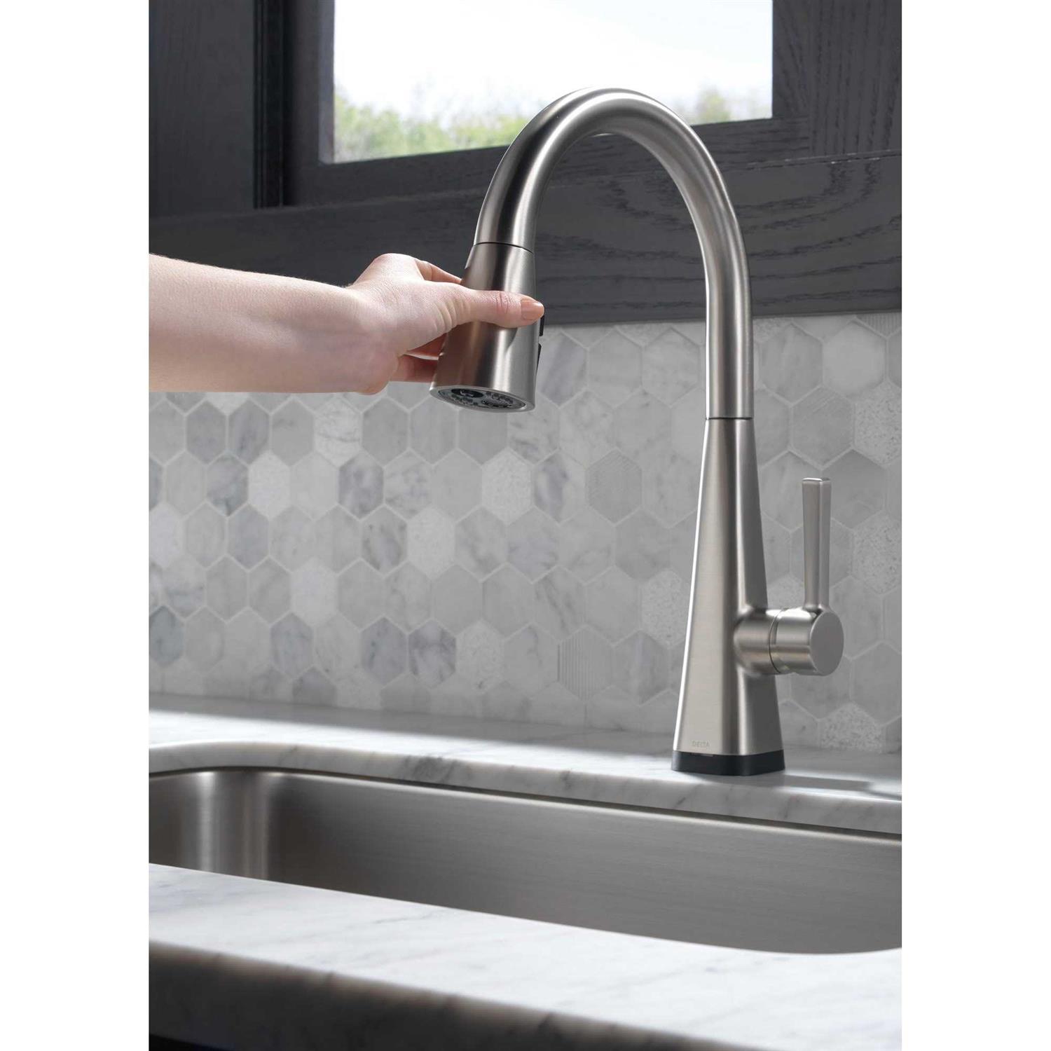 Delta Lenta Single-Handle Pull-Down Kitchen Faucet with Touch2O Technology - Image 3