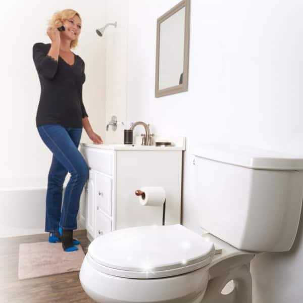 Clorox Antimicrobial Round Stay Fresh Scented Plastic Toilet Seat with Easy-off Hinges - Image 4