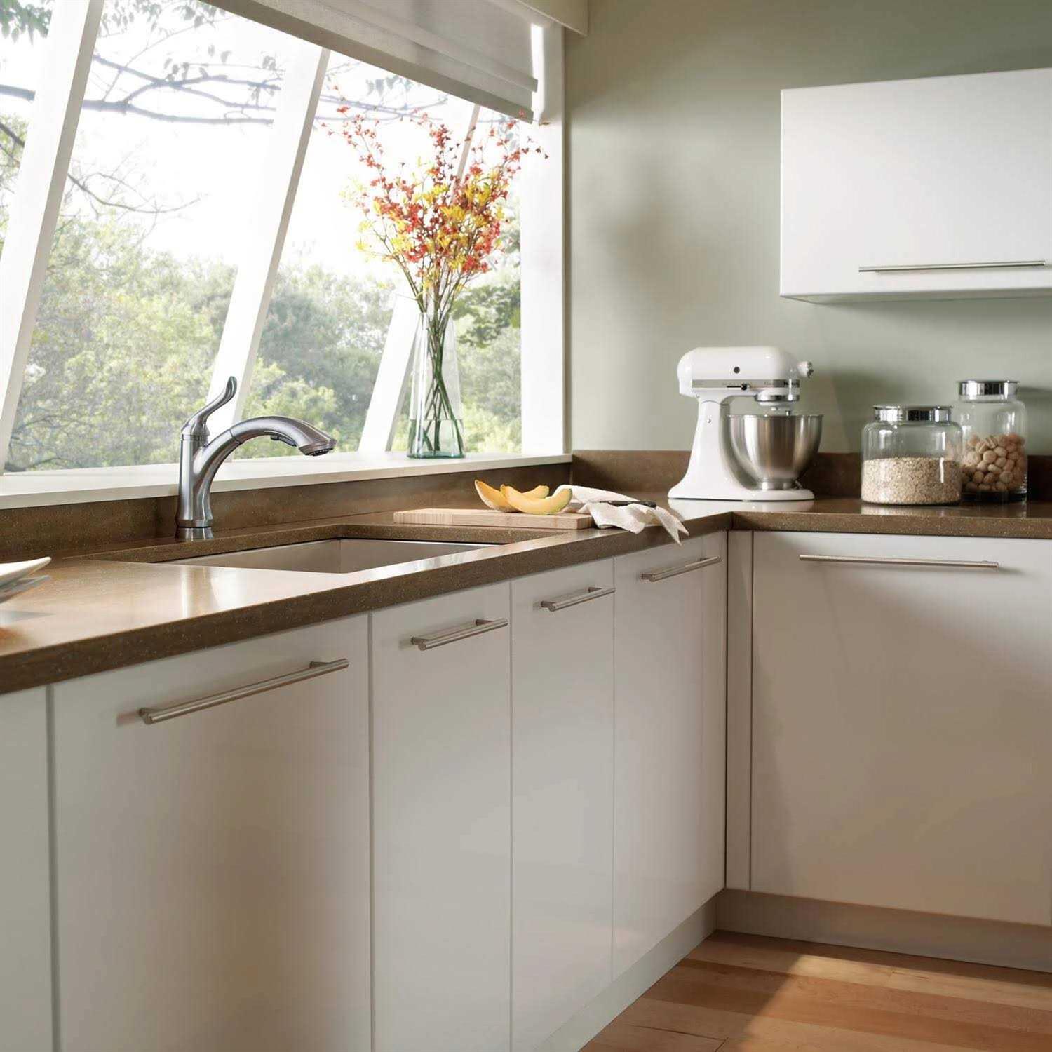 Delta Linden Single Handle Pull-Out Kitchen Faucet - Image 2